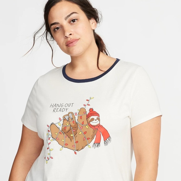 Old Navy EveryWear Christmas Graphic Plus-Size Tee - Picture 2 of 8